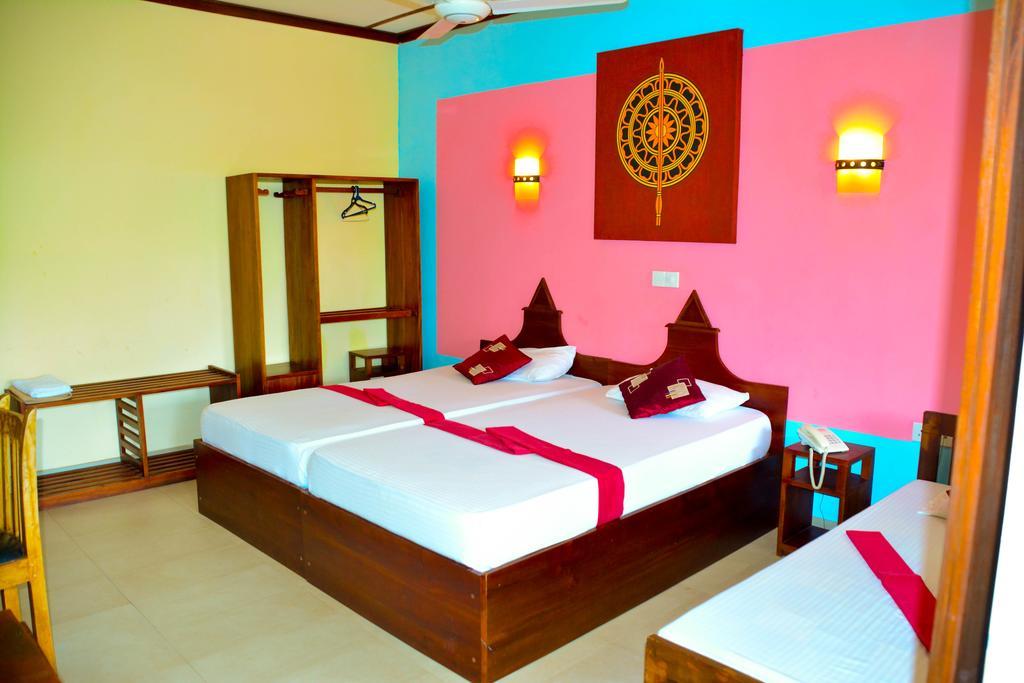 The Triangle Hotel อนุราธปุระ ภายนอก รูปภาพ