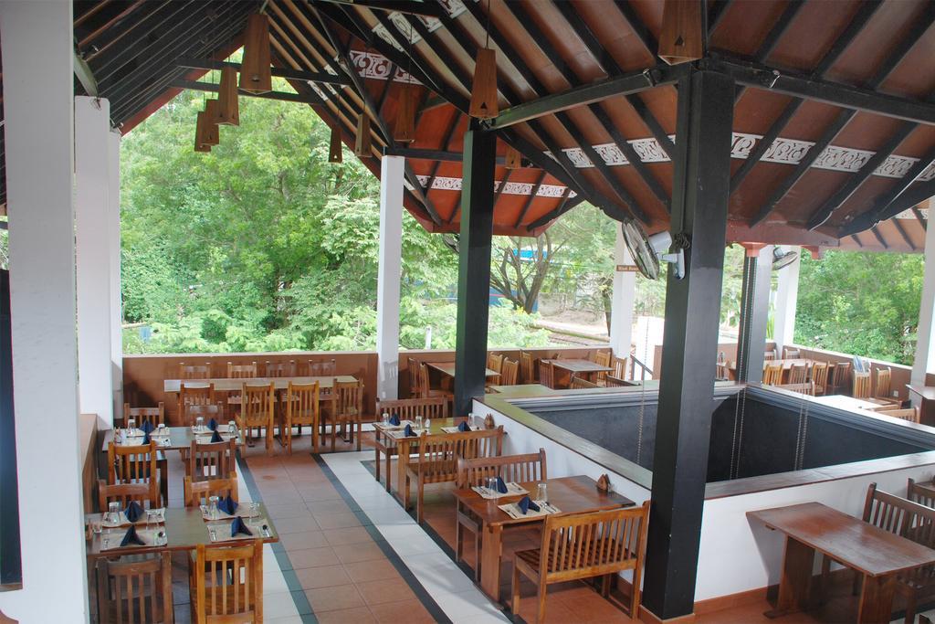 The Triangle Hotel อนุราธปุระ ภายนอก รูปภาพ